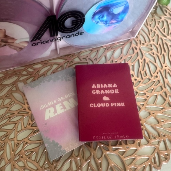 NEW 🎶 Ariana Grande Pink and Blue Accents - Picture 4 of 4